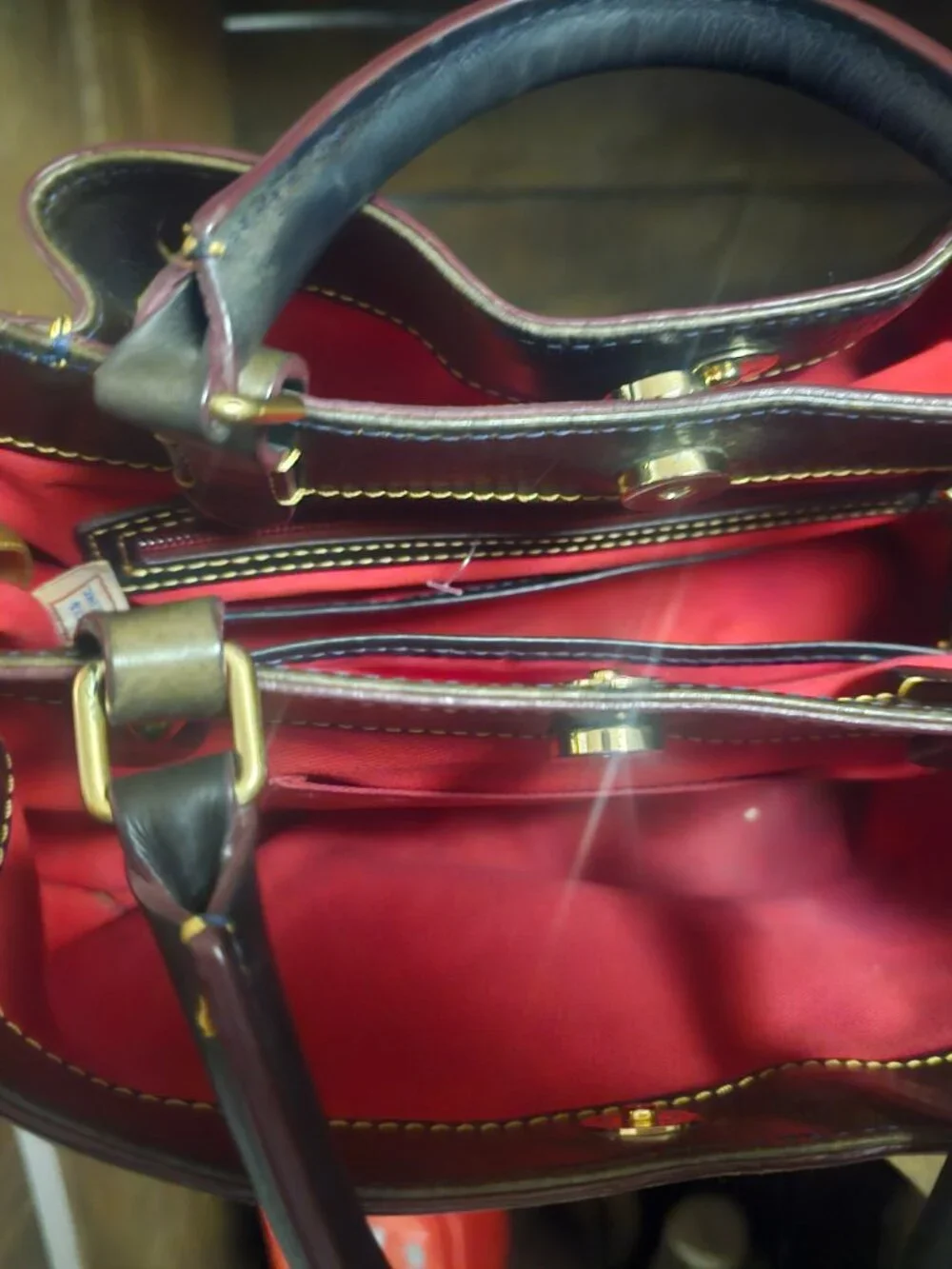 Dooney and bourke - Picture 4 of 7